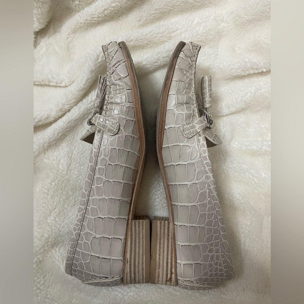 Stuart Weitzman Crocodile Print Beige Leather Loa… - image 5